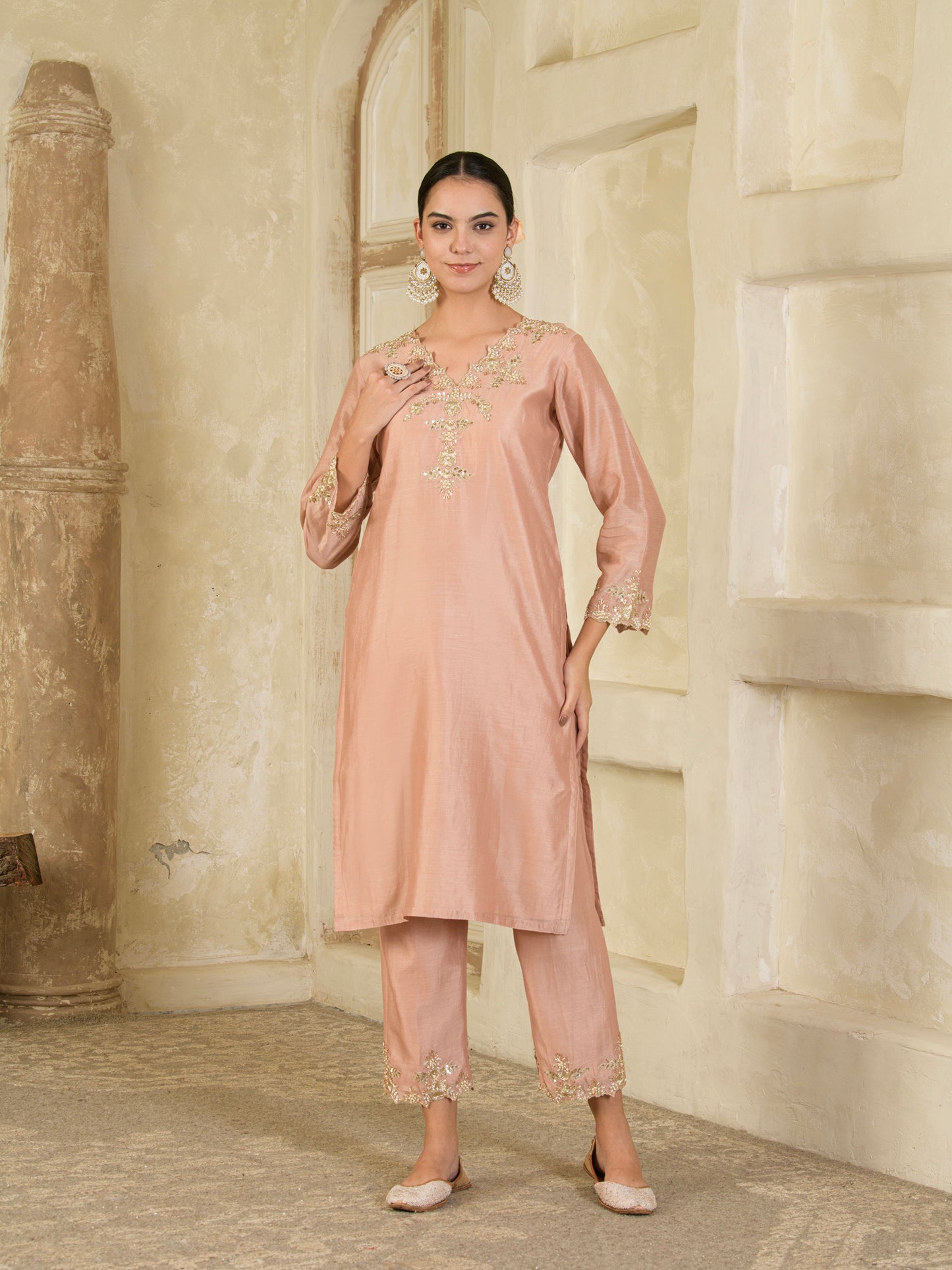 Rose Gold Hand Embroidered Chanderi Kurta Set ( Set of 2 )