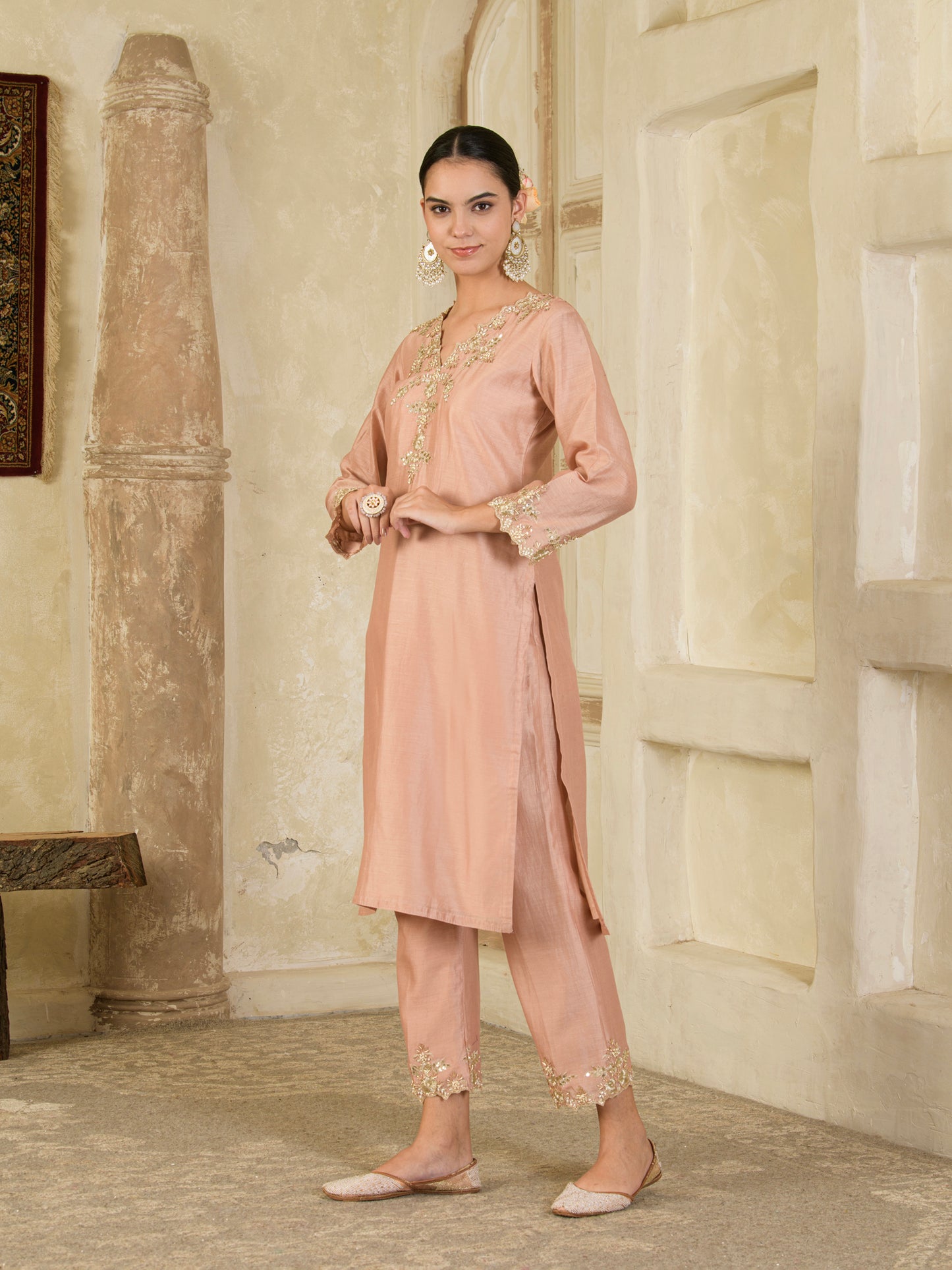 Rose Gold Hand Embroidered Chanderi Kurta Set ( Set of 2 )