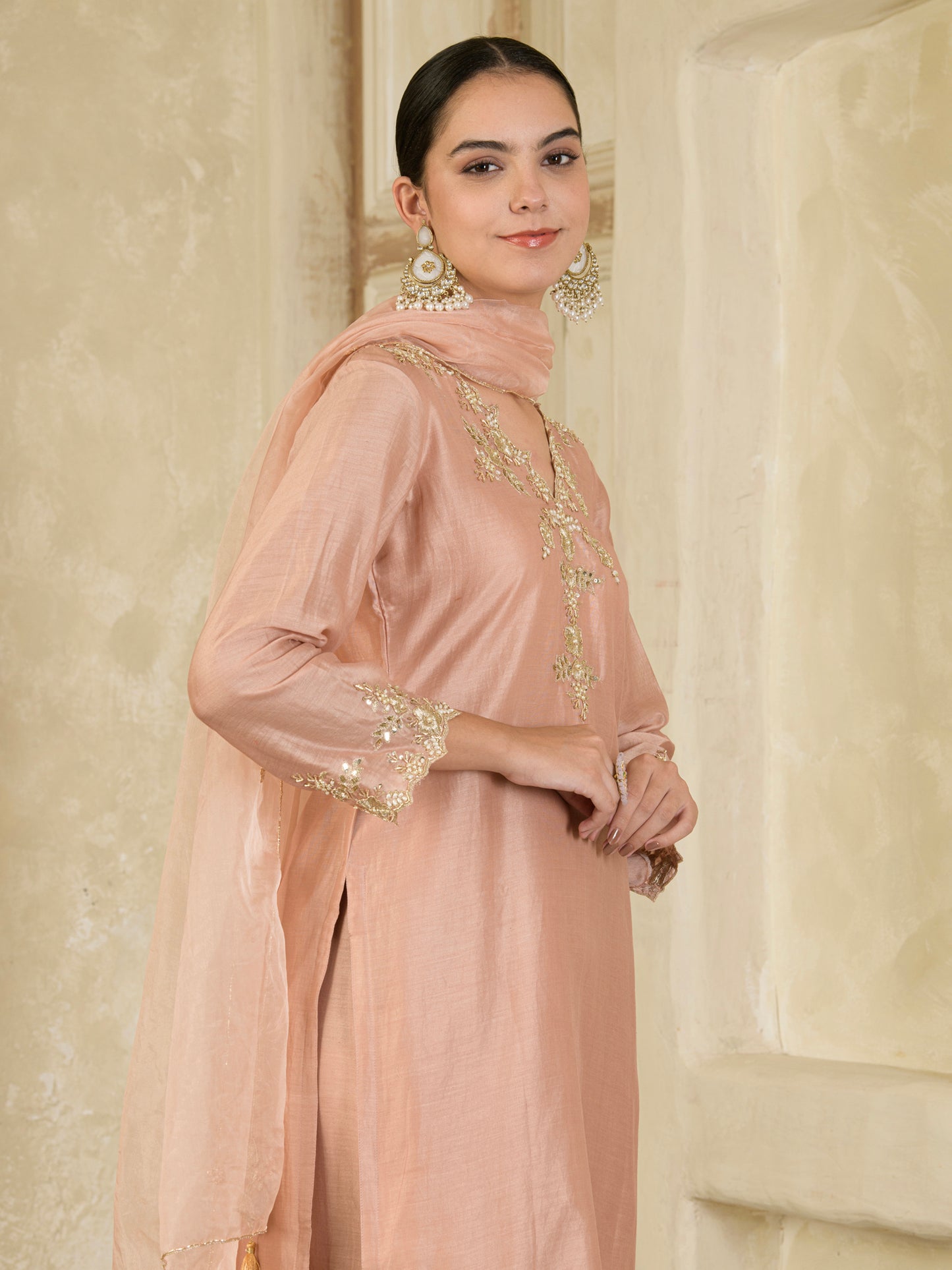 Rose Gold Hand Embroidered Chanderi Kurta Set ( Set of 2 )