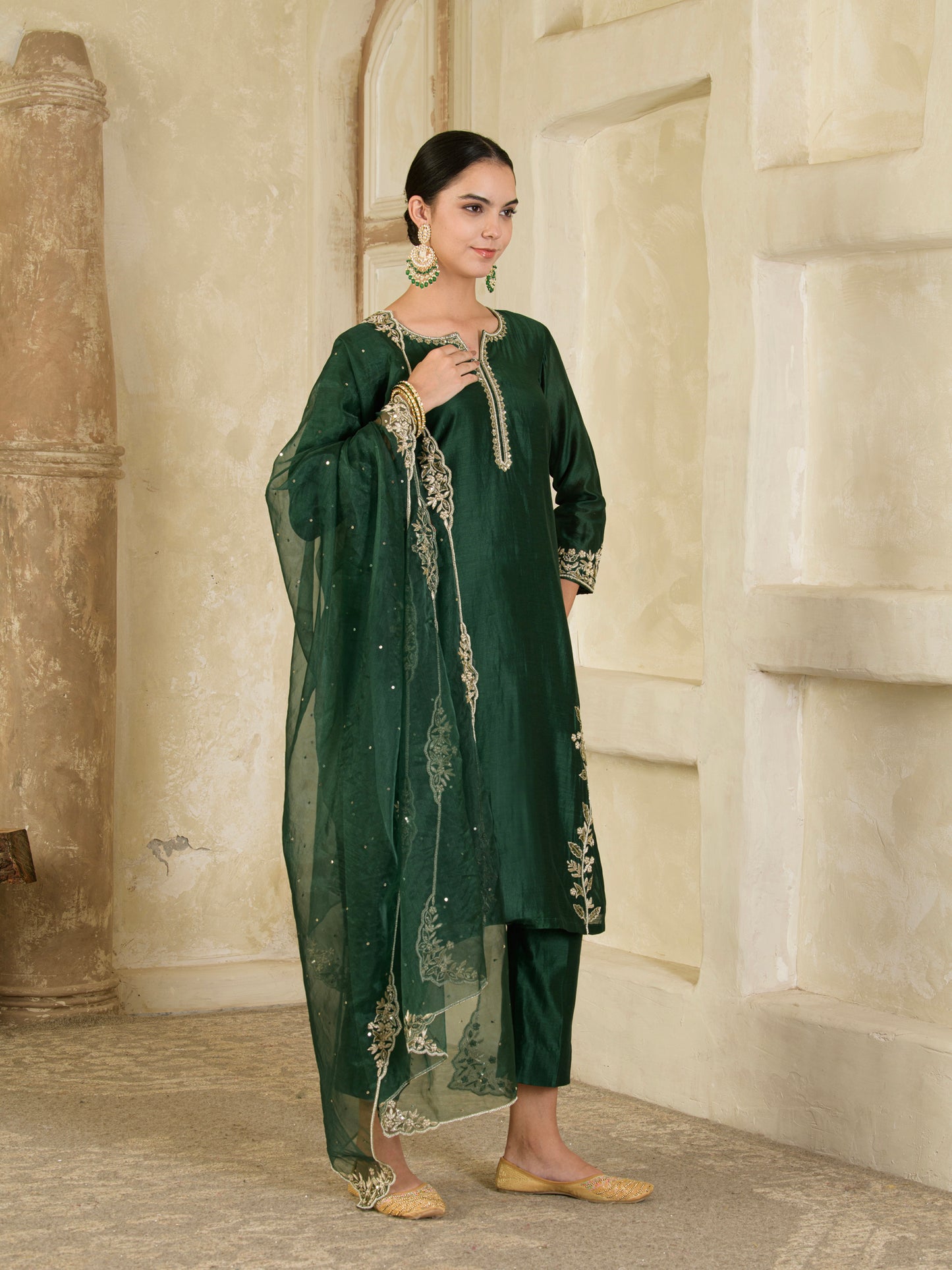 Dark Green Hand Embroidered Chanderi Kurta Set ( Set of 3 )