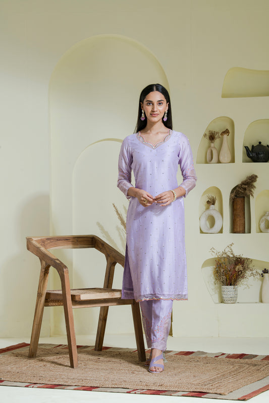 Lavender Hand Embroidered Chanderi Kurta Set ( Set of 2 )